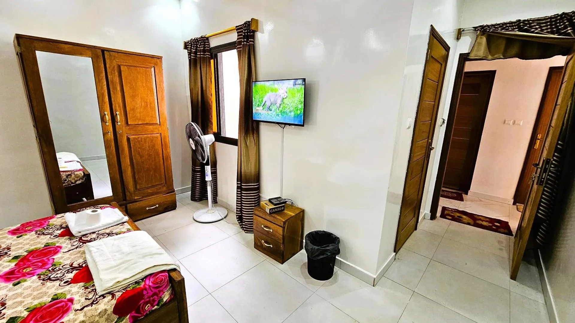 Guest house Chambre Ngor- Douche Privee-Salon-Cuisine-Netflix Hotel Dakar Senegal