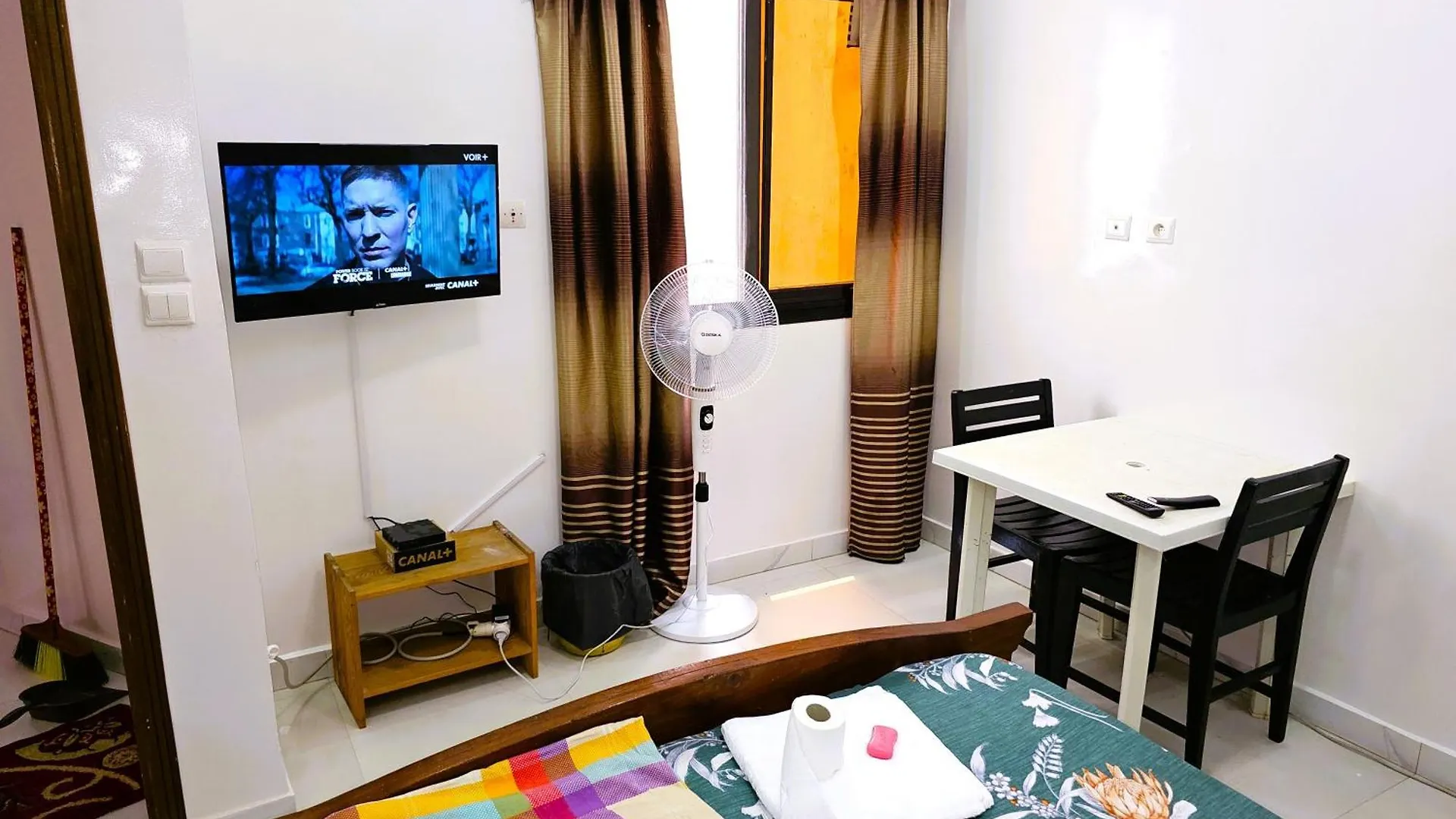 Chambre Ngor- Douche Privee-Salon-Cuisine-Netflix location