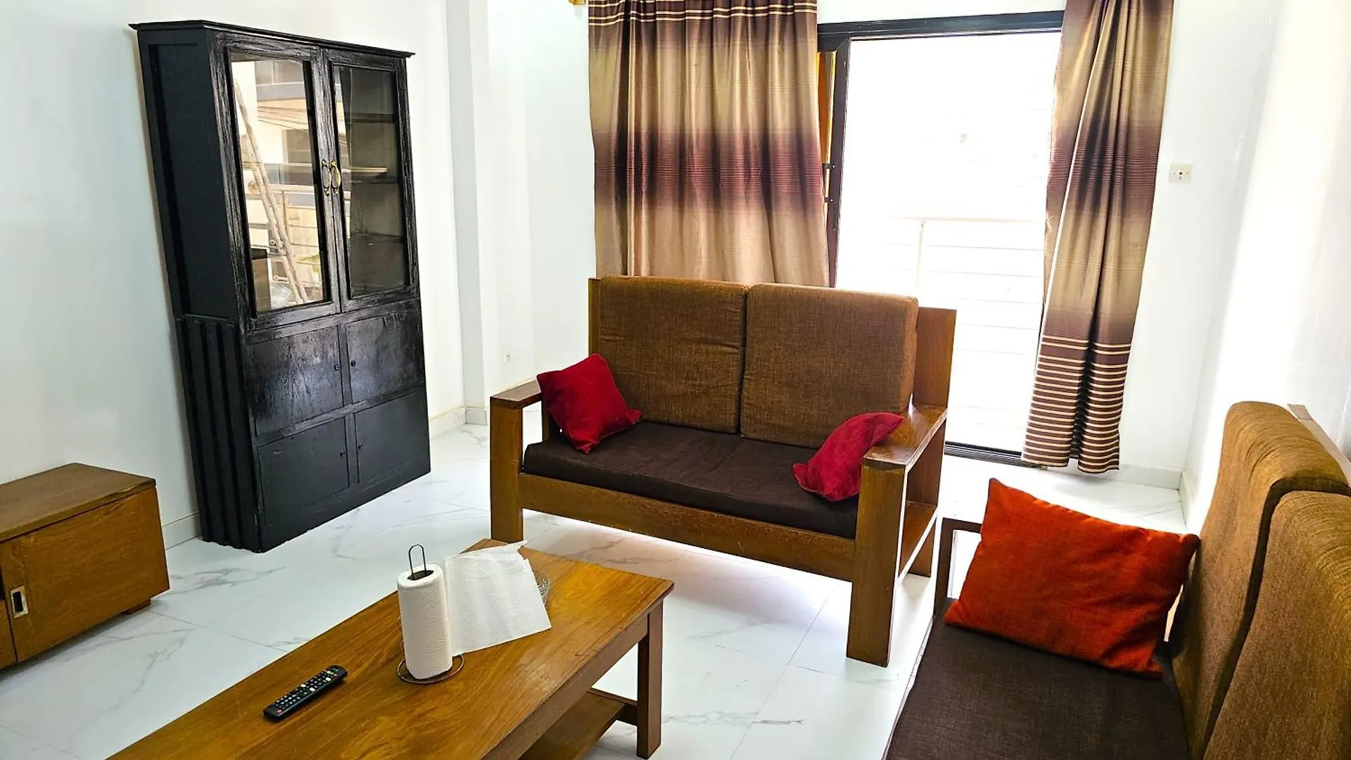 Chambre Ngor- Douche Privee-Salon-Cuisine-Netflix Hotel Dakar Guest house